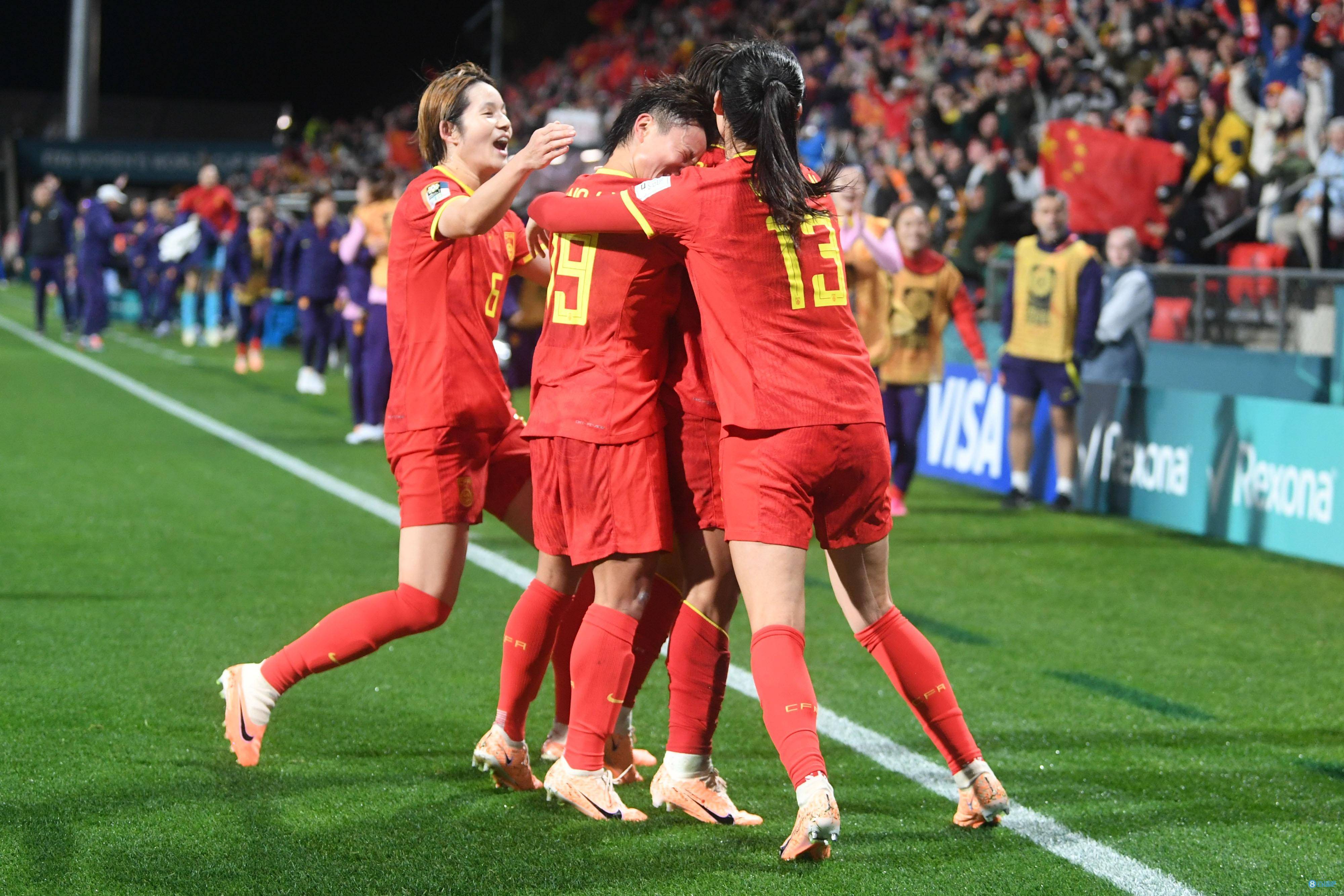 精彩的足球对决,女队表现抢眼!的简单介绍 精彩的足球对决,女队表现抢眼!的简单介绍