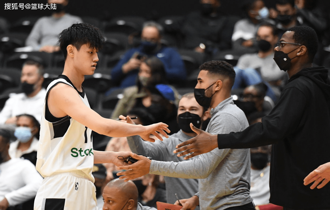 篮网球员成功康复,重返球场备战季后赛 篮网球员成功康复,重返球场备战季后赛