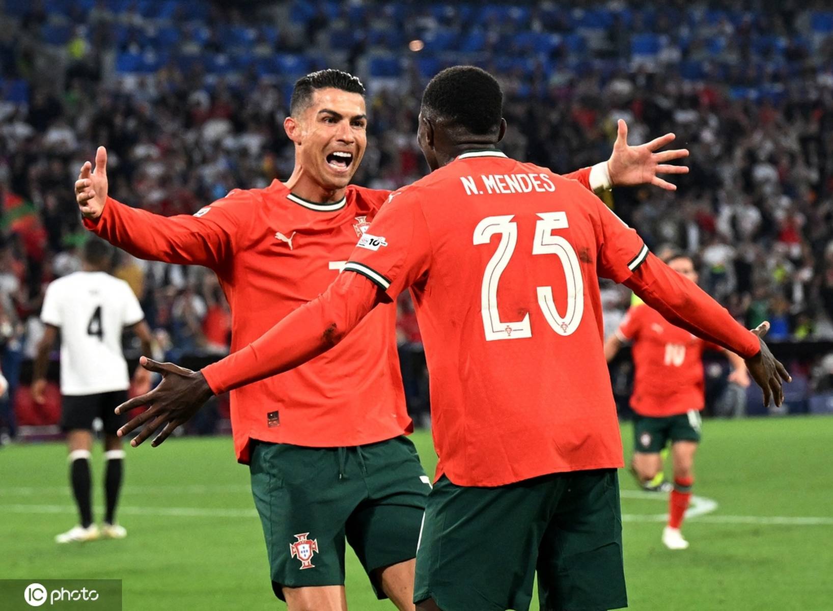 AYX体育赛事-关于德国队连胜停滞，葡萄牙队连捧两冠的信息