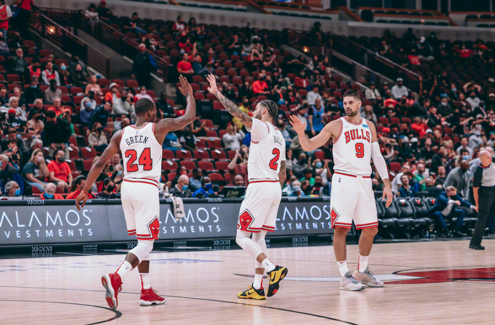 包含篮网队备战迎战艰苦挑战，战绩紧绷的词条