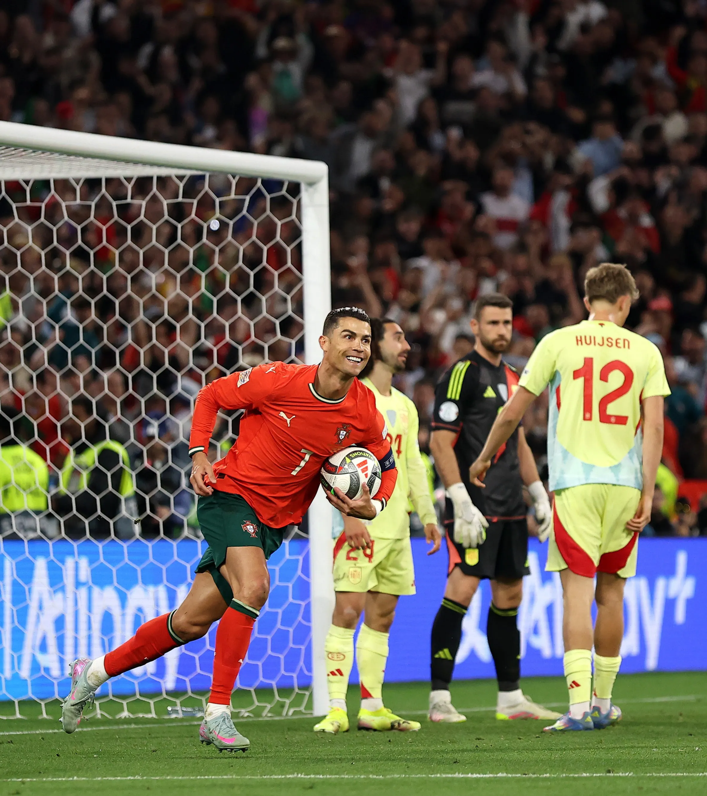 球队新转会球员展现实力，带队胜利的简单介绍