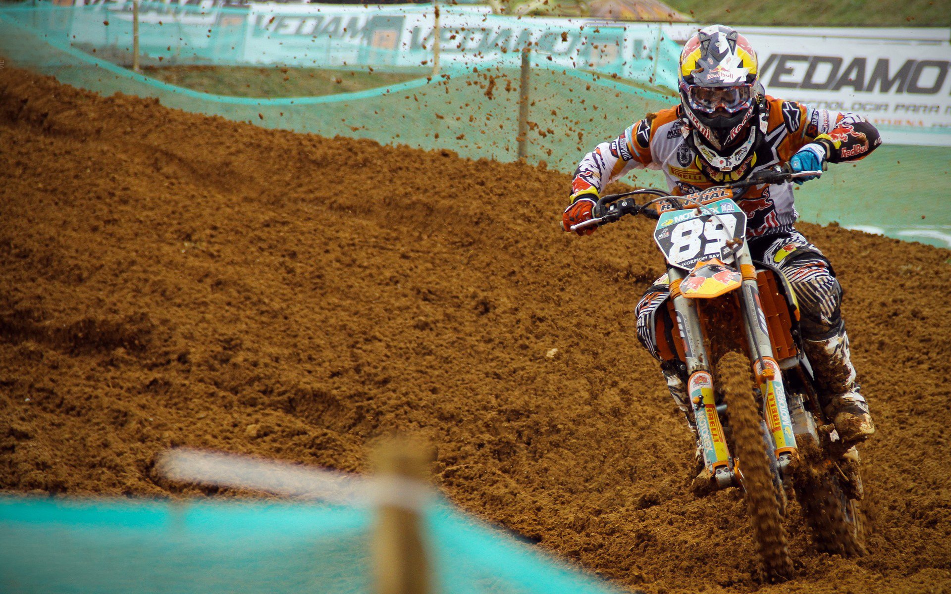 当南十字星照亮英超，特奥的争冠接管与新西兰的黄色潜水艇情缘