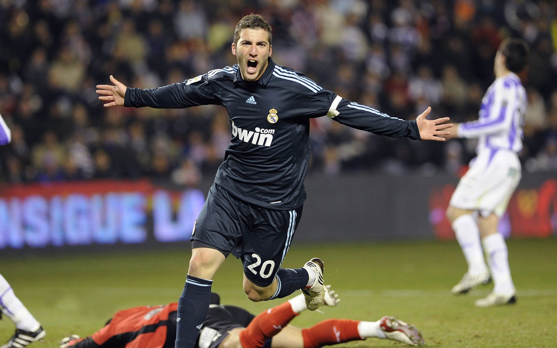 北欧风暴中的罗马之剑，迪巴拉关键一击，丹麦生死战力克挪威