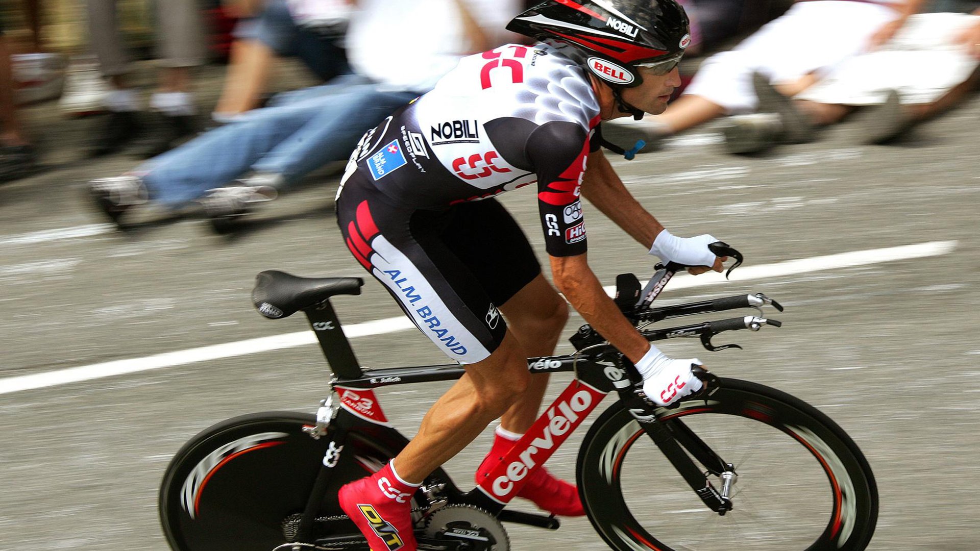 英超争冠之夜,伊萨克关键进球定乾坤